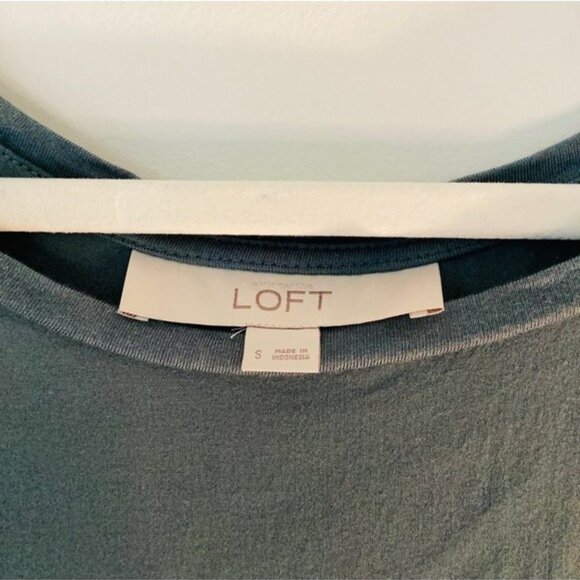 Loft Women's Blue Ruffle Hem 3/4 Sleeve Top Size S - Picture 4 of 8